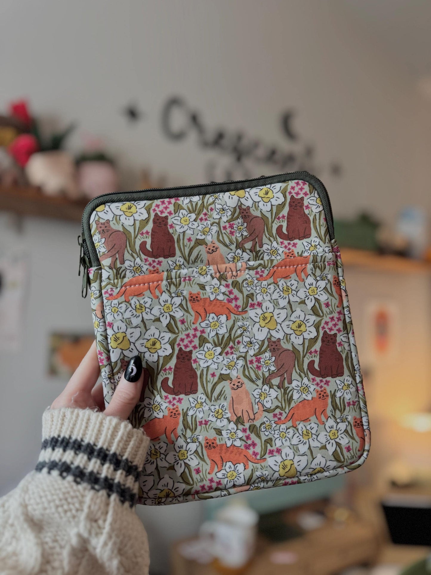 Cats and Flowers Book & Kindle Pouch, Medium E-Reader Zip up Book Sleeve, Cat Lover Bookish Gifts