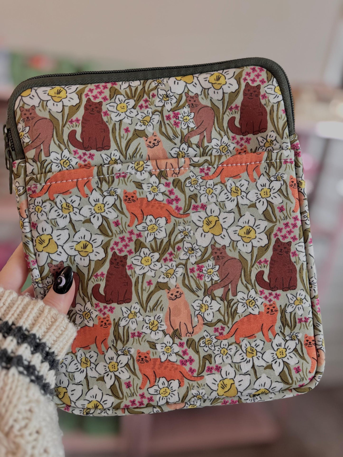 Cats and Flowers Book & Kindle Pouch, Medium E-Reader Zip up Book Sleeve, Cat Lover Bookish Gifts