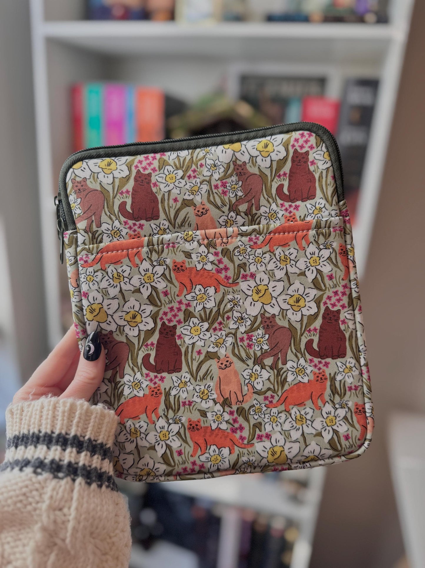 Cats and Flowers Book & Kindle Pouch, Medium E-Reader Zip up Book Sleeve, Cat Lover Bookish Gifts