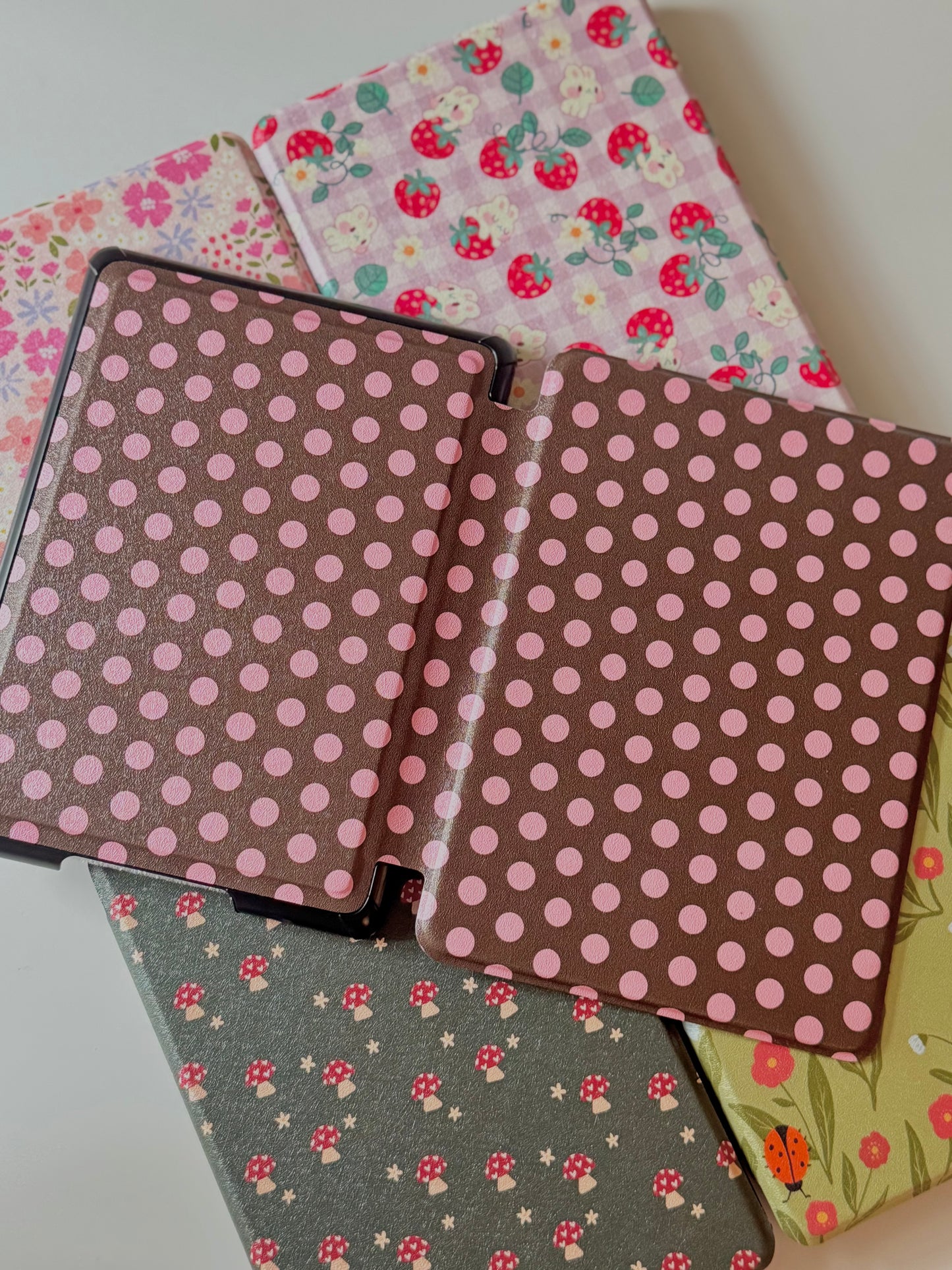 Kindle Case with Printed Back, E-Reader Accessoires, Bookish Gifts, Cute Kindle Case with Hand Strap, Auto Wake and Magnetic