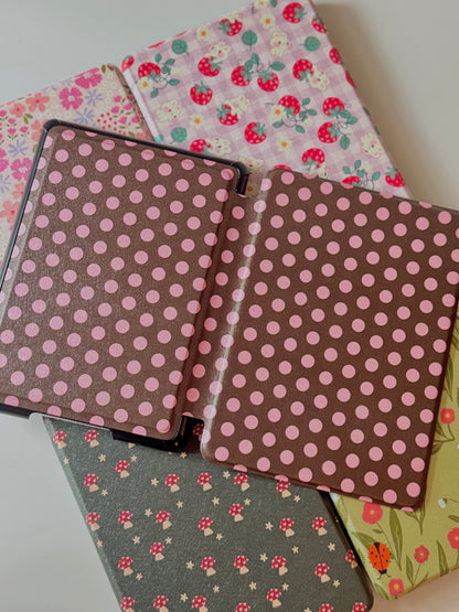 Kindle Case with Printed Back, E-Reader Accessoires, Bookish Gifts, Cute Kindle Case with Hand Strap, Auto Wake and Magnetic