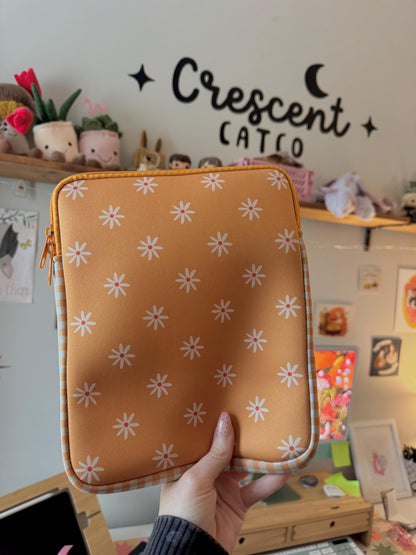 Yellow Gingham and Daisy Book & Kindle Pouch, Medium E-Reader Zip up Book Sleeve, Bookworm Gifts, Book Protector