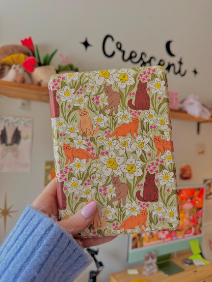 Kindle Case with Clear Back, E-Reader Accessoires, Bookish Gifts, Cute Kindle Case with Hand Strap