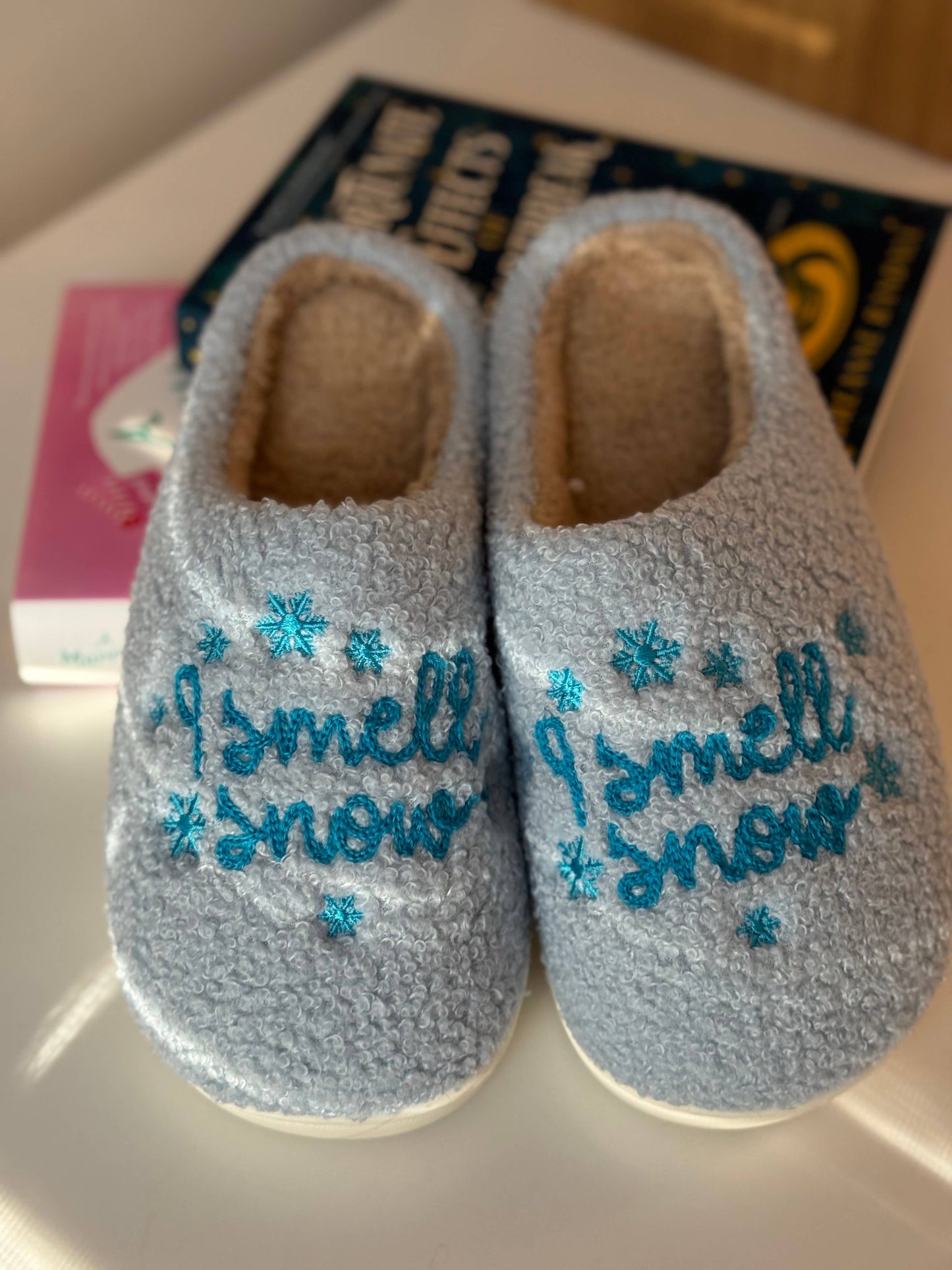 I smell Snow Stars Hallow Plush Slippers