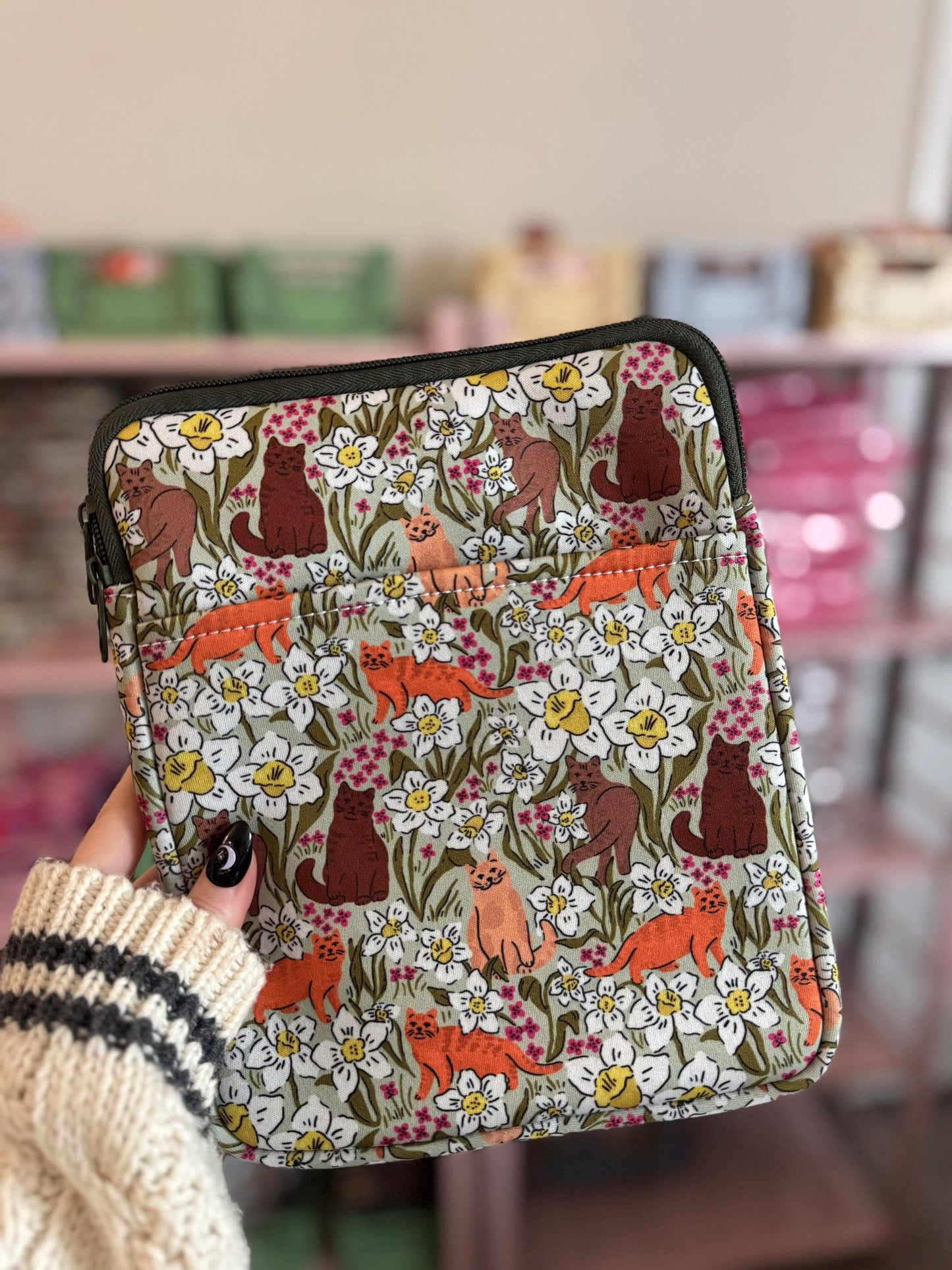 Cats and Flowers Book & Kindle Pouch, Medium E-Reader Zip up Book Sleeve, Cat Lover Bookish Gifts