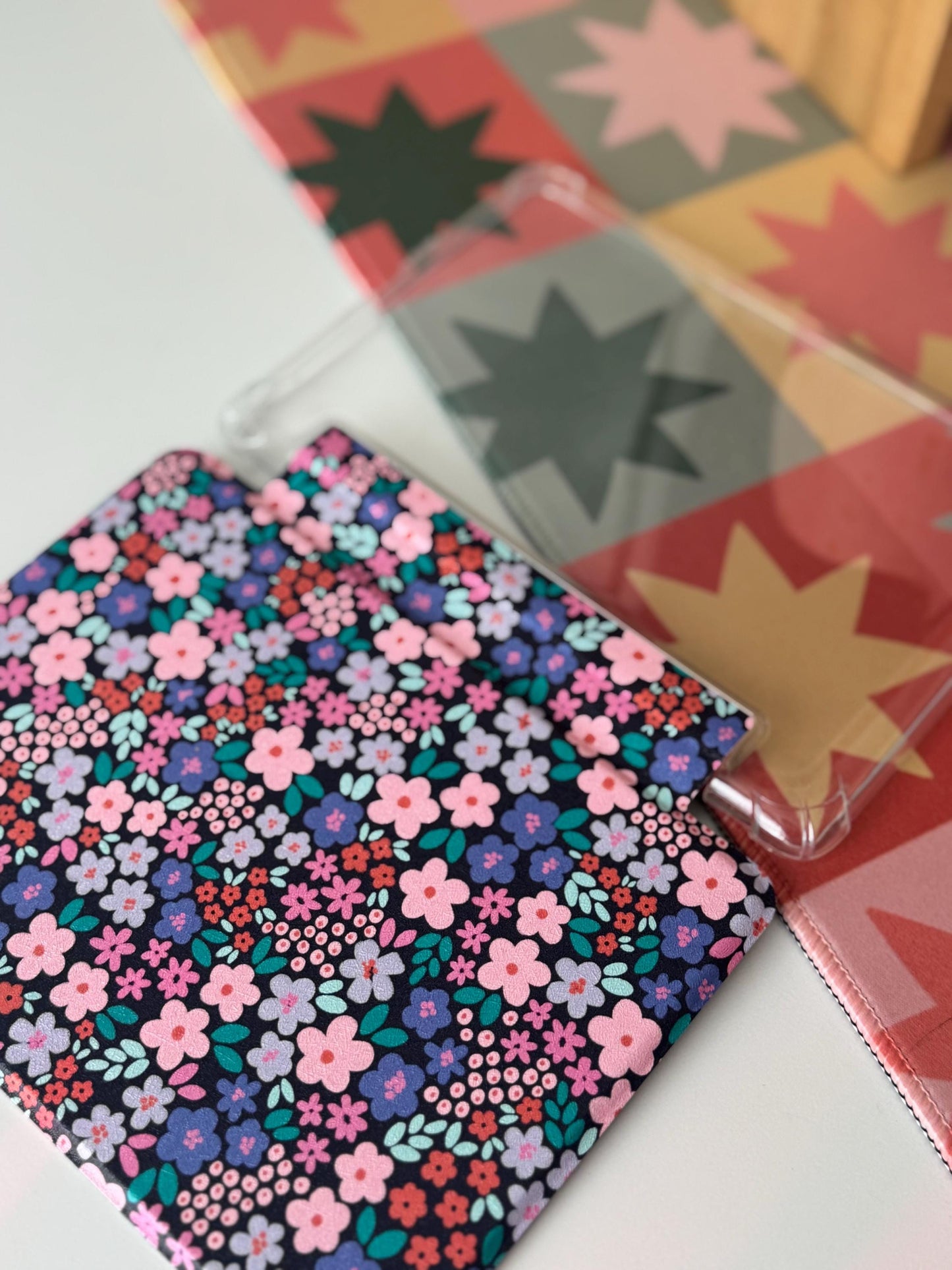 Kindle Case with Clear Back, E-Reader Accessoires, Bookish Gifts, Cute Kindle Case with Hand Strap