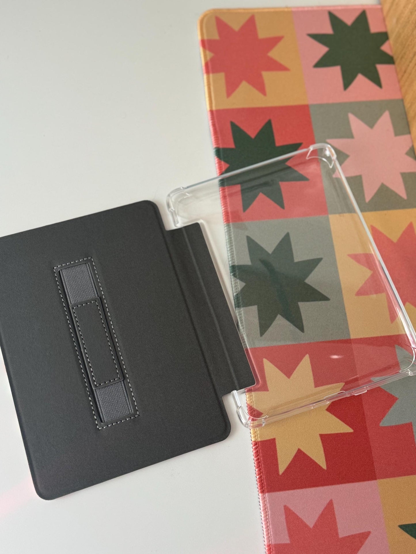 Kindle Case with Clear Back, E-Reader Accessoires, Bookish Gifts, Cute Kindle Case with Hand Strap