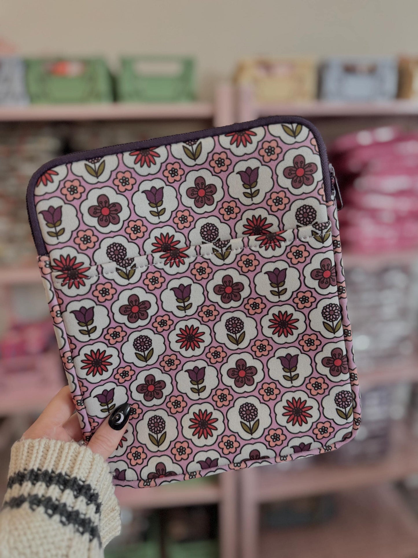 Trendy Retro Floral Book & Kindle Pouch, Medium E-Reader Zip up Book Sleeve, Bookish Gifts