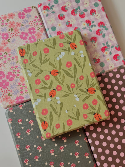 Kindle Case with Printed Back, E-Reader Accessoires, Bookish Gifts, Cute Kindle Case with Hand Strap, Auto Wake and Magnetic