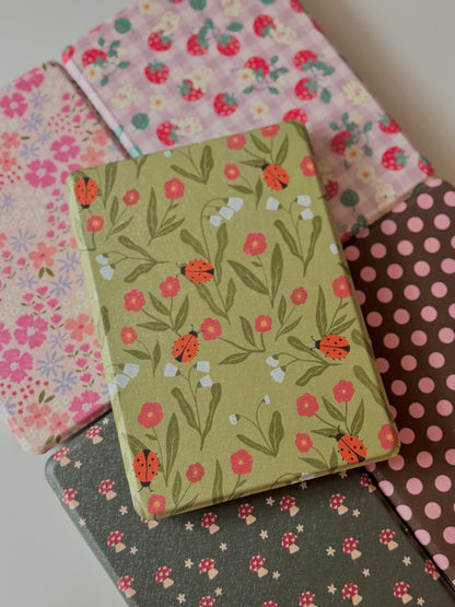 Kindle Case with Printed Back, E-Reader Accessoires, Bookish Gifts, Cute Kindle Case with Hand Strap, Auto Wake and Magnetic