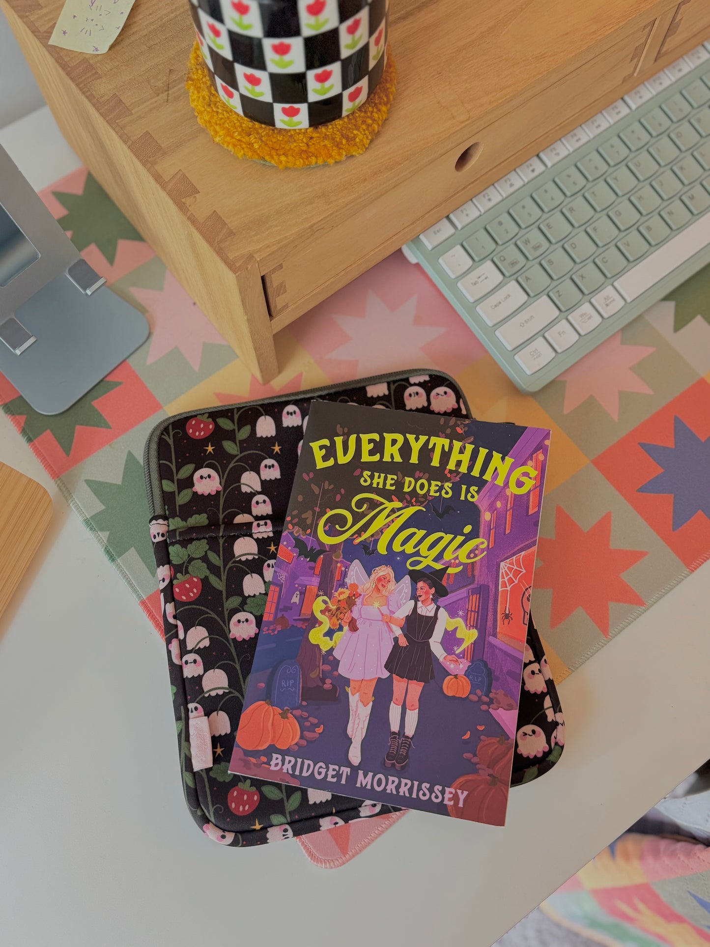 Ghostie Garden Book & Kindle Pouch, Medium E-Reader Zip up Book Sleeve
