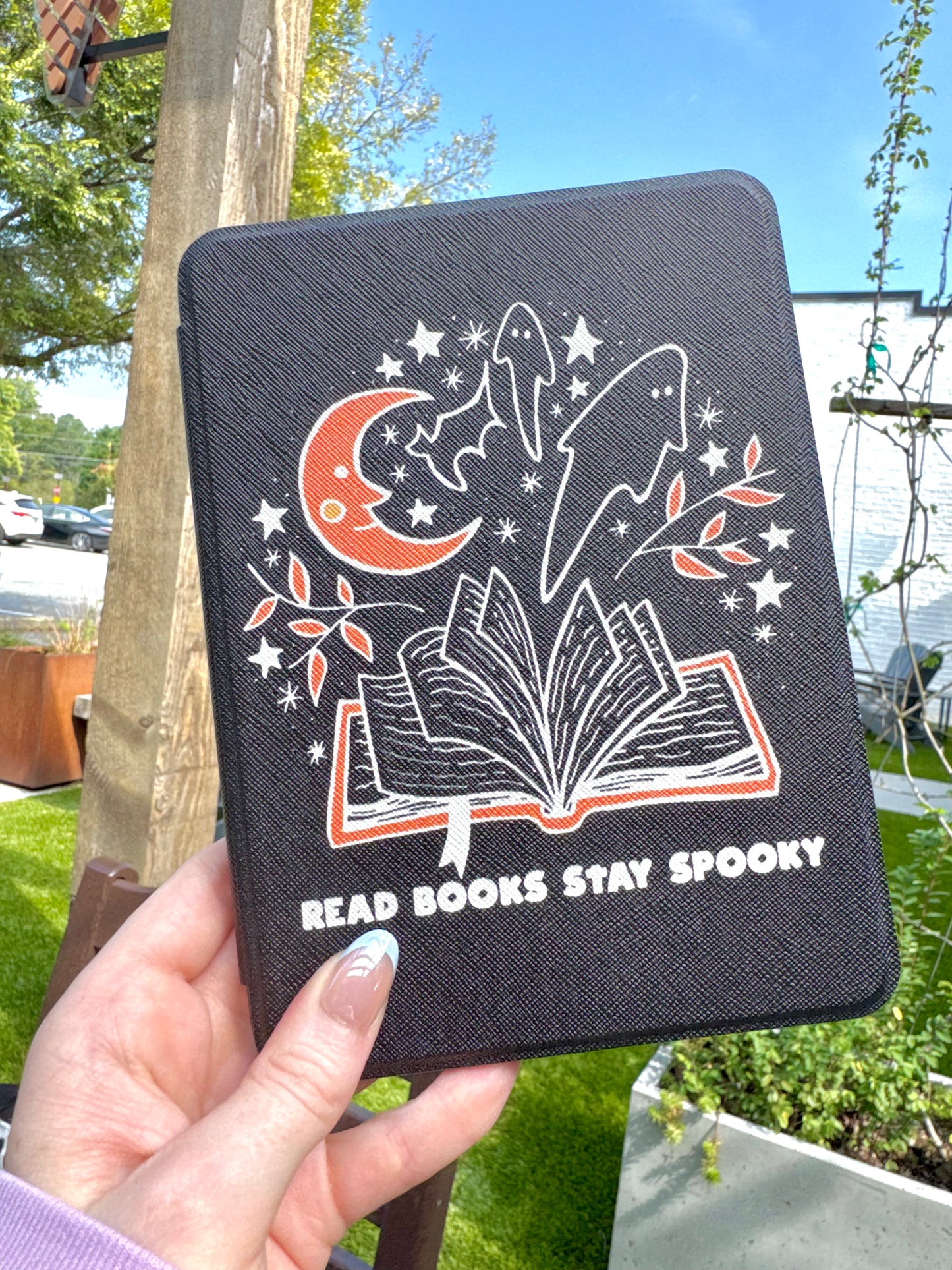 Read Books Stay Spooky Kindle Case