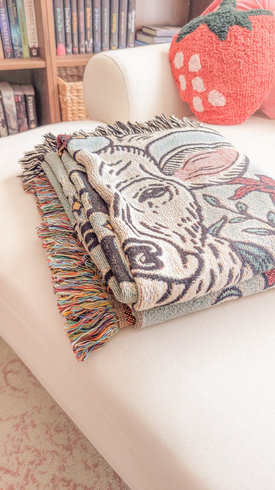 Throne of Glass You Do Not Yield Woven Blanket, Officially Licensed Sarah J Maas Terrasen