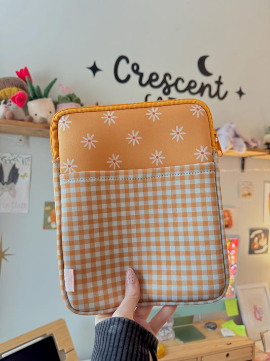 Yellow Gingham and Daisy Book & Kindle Pouch, Medium E-Reader Zip up Book Sleeve, Bookworm Gifts, Book Protector