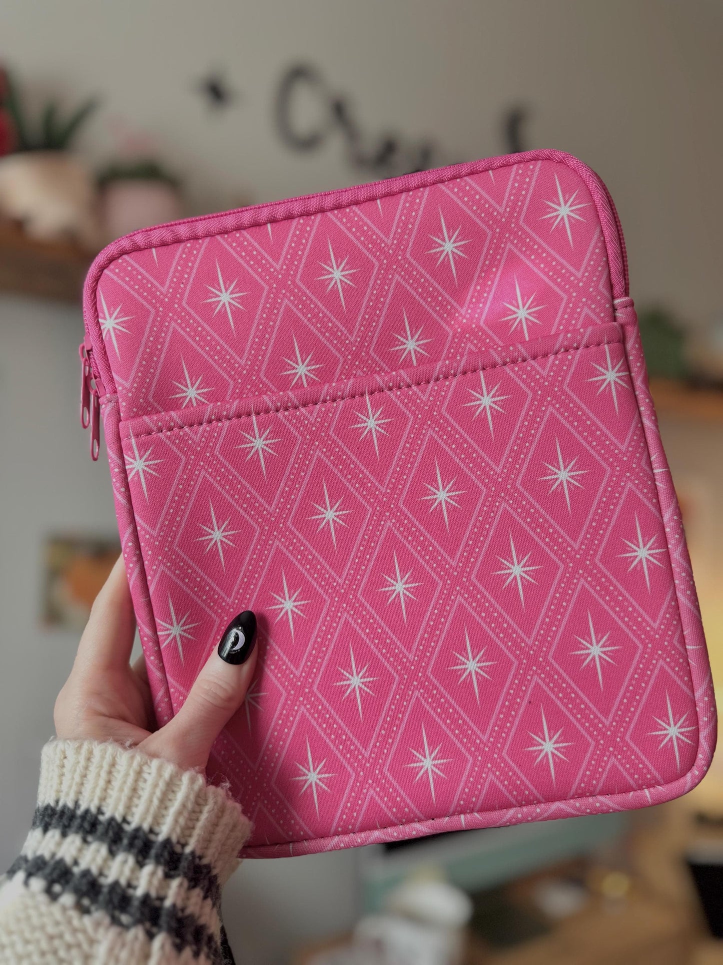 Pink Retro Christmas Book & Kindle Pouch, Medium E-Reader Zip up Book Sleeve, Bookish Gifts