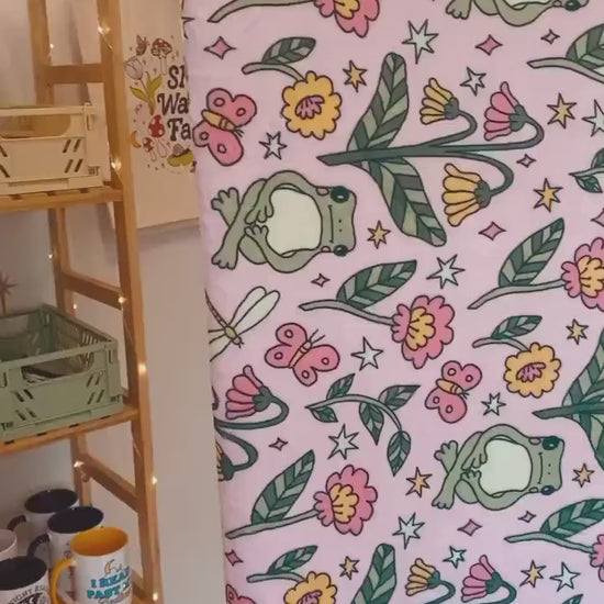 Froggy Spring Plush Blanket | Cottagecore Frog and Flower Cozy Throw Blanket | Fairycore Reading Blanket | Trendy Spring bedroomDecor