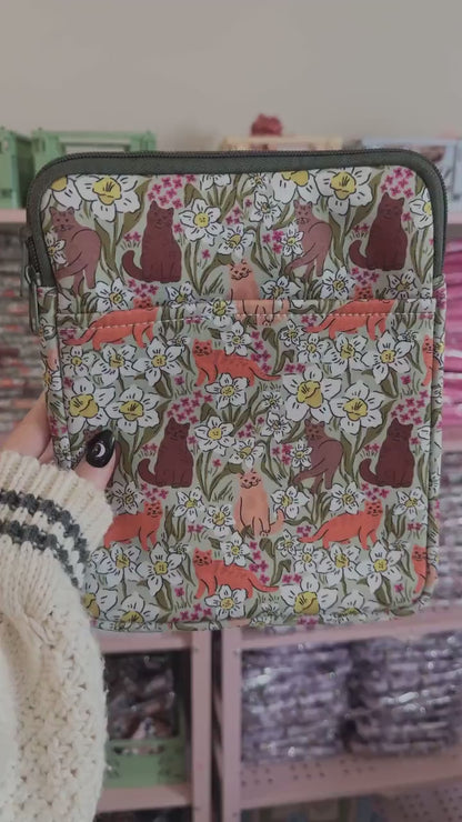 Cats and Flowers Book & Kindle Pouch, Medium E-Reader Zip up Book Sleeve, Cat Lover Bookish Gifts
